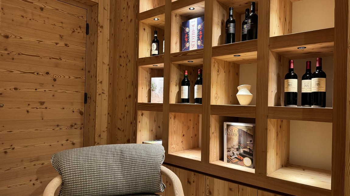 Kaminzimmer mit Weinkeller